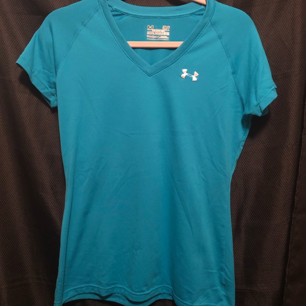 Under Armour heat gear short Sleeve size Small.